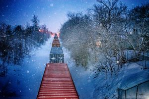 멍크턴을 통과하는 이중 적재 화물 열차