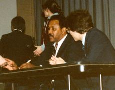 현역 은퇴 후 사인회에서 (1983년)