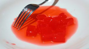 시럽에 담긴 필리핀산 빨간 나타 드 코코