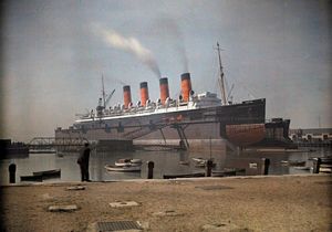 RMS Mauretania는 1928년 오토크롬 공정으로 촬영되었다.