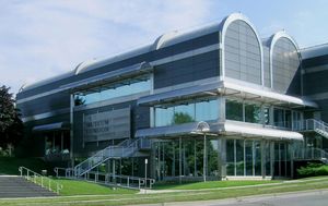 런던 미술관은 템스 강 합류 지점에 있다.