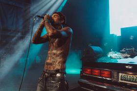 2019년 라이브 공연 중 옐라울프