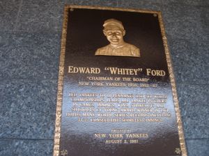 양키 스타디움의 모뉴먼트 파크에 있는 포드의 명판