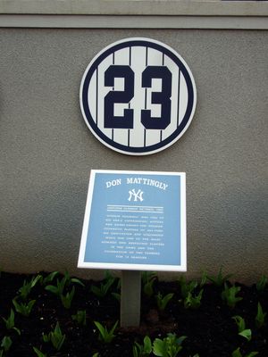 매팅리의 등번호가 영구 결번된 모뉴먼트 파크