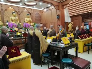 타이페이의 영명사에서 열린 화엄 푸자