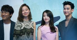 2015년 5월 제작 발표회에서 촬영된 《프로듀사》의 출연진