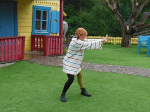 아스트리드 린드그렌의 세계 테마파크에서 삐삐를 연기하는 배우.