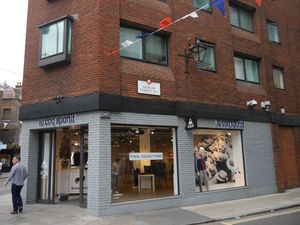 2016년에 촬영된 런던 머서 스트리트의 르꼬끄 스포르티브 매장