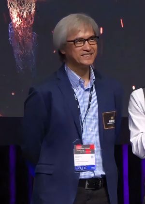 로브-B-후드는 진목승 감독이 성룡과 함께 한 세 번째 작품으로, 이전 작품으로는 나는 누구인가?와 신주쿠 흑사회가 있다.