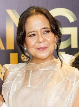 돌리 드 레온의 연기는 평단의 호평을 받았다.