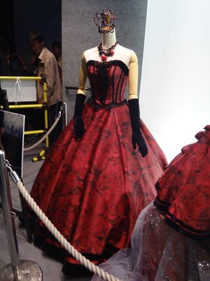 하루나 루나가 프로듀스한 웨딩드레스 LUNAMARIA (QUEEN OF HEART)