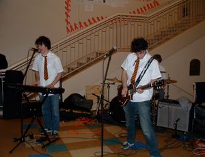 호러스 맨 학교에서 공연하는 해리 앤 더 포터스