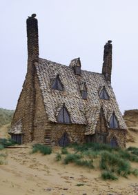 영화 마지막 부분에서 도비의 장례를 치른 조개 껍데기 오두막