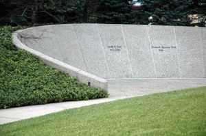 베티와 제럴드 포드의 묘지 (사진은 베티가 생존해 있던 2006년에 촬영됨)