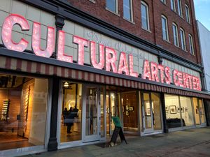 앨라배마주 터스컬루사 시의 다이나 워싱턴 문화 예술 센터.