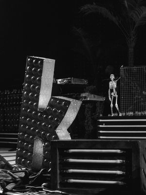 Day & Age World Tour 무대 디자인