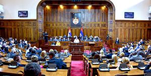 벤카야 나이두 인도 부통령 방문 중 세르비아 국민의회의 특별 세션, 2018년.