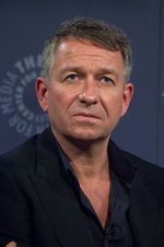 숀 퍼트위는 고담에서 알프레드 페니워스를 연기한다.