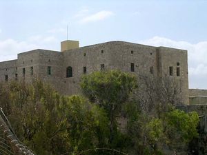 바하올라와 그의 가족이 수감되었던 아카의 감옥