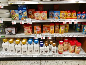 다양한 커피 화이트너. 커피메이트와 International Delight 등.