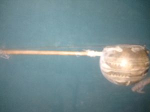 몰로, 나이지리아 북부 하우사족의 류트.