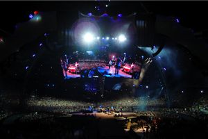 U2가 바르셀로나에서 360° 투어 공연을 했을 때 캄 노우가 공연장이 되었다.