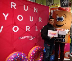 공동 브랜드 Saucony X Dunkin’ Kinvara 9 러닝화 출시 파티.