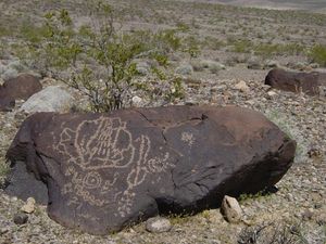 메스키트 샘물 위의 암각화 (Petroglyph)