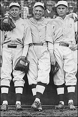 보스턴 레드삭스의 "백만 달러 외야수들" (좌로부터 더피 루이스, 스피커와 해리 후퍼)