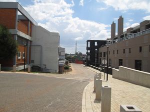 서쪽 캠퍼스(구 밀너 파크 전시회장)는 1984년 비트바테르스란트 대학교에 인수되었다.