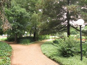 서쪽 캠퍼스의 개빈 레일리 그린.