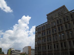 동부 캠퍼스에 있는 솔로몬 말랑구 하우스는 대학 평의회, 이사회 및 관리를 위한 곳이다.