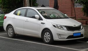 기아 K2 (전기형, 세단) 정측면