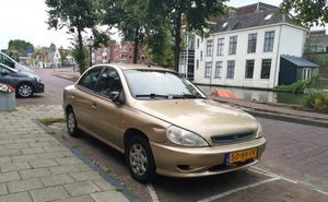 기아 리오 세단 정측면