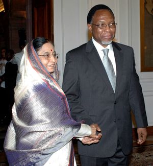 칼레마 모틀란테는 2008년 10월 15일 뉴델리에서 인도의 대통령 프라티바 파틸과 만났다.