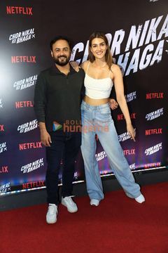 크리티 사논과 아마르 카우시크(2023년)