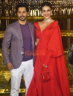 크리티 사논과 바룬 다완 (2023년)