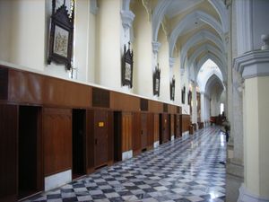 전형적인 실내 배치 (홍콩 성모 무염시태 주교좌 성당)