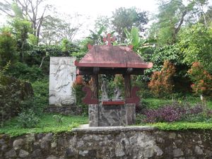 인도네시아 라와세넹 수도원의 성 마리아 라와세넹 기도 정원에 있는 예수의 부활