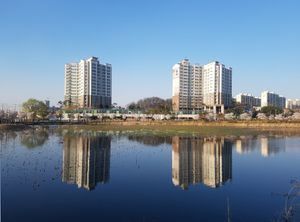 옛 명칭은 청수방죽이다.