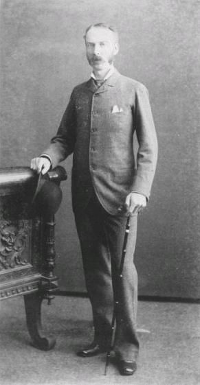 1900년대 초 명예 회장 조셉 휘태커