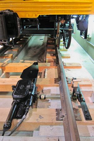 과거 도쿄 메트로 긴자선에서 사용되었던 기계식 자동 열차 정지 장치 보존 시스템 (1927–1941년 설치, 1993년 CS-ATC 및 TASC로 교체)