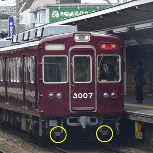 한큐 3000계 전동차에 장착된 ATS 픽업(노란색 원).