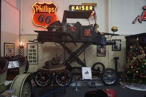 Stahls Automotive Collection에 전시된 그레이트 레이스의 한니발 트윈-8