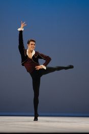 2010년 바실리오 역의 아론 스미스