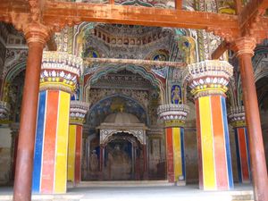 기둥 구조의 역사적인 궁전