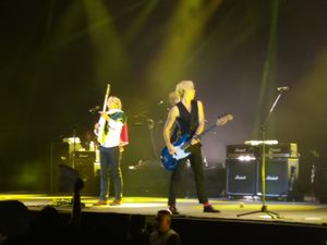 2017년 공연 중인 R5