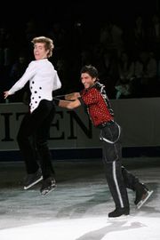 버틀과 에반 라이사첵은 2008년 사대륙 선수권 대회 갈라 쇼에서 던지기 점프를 선보였다.