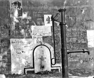 철의 장막 뒤 기념물: 1981년 8월, 프라하의 존 레논 벽