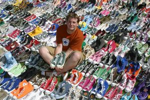 2006년, "척스"를 가장 많이 수집한 기네스북 기록 보유자 조슈아 뮬러